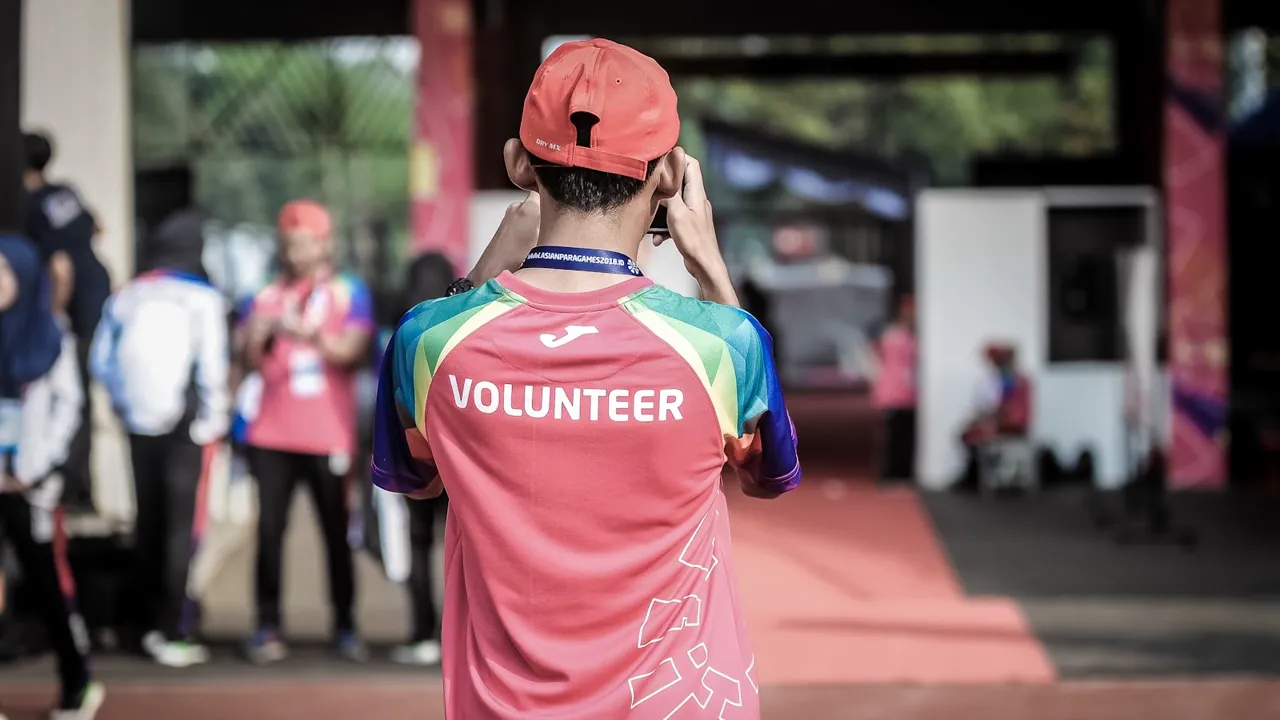 Collectif de bénévoles et d'acteurs de la Compagnie La Logeuse mobilisés sur le terrain